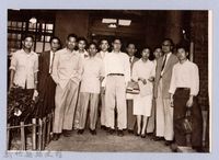 藏品(龍瑛宗翻拍照107：龍瑛宗與友人合影10)的圖片