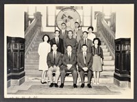 藏品(彭公瑞鷺縣長主持新竹縣政八年誌念：彭縣長與稽核室職員合影)的圖片