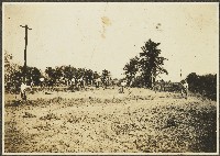 藏品(海南島養成所講習生測量學課程戶外操作照片)的圖片