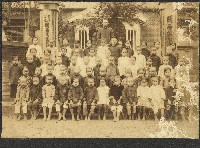 藏品(劉家均和學童關西公學校合影)的圖片