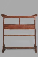 藏品(雕刻客家木製衣架)的圖片