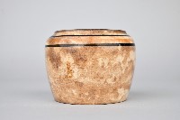 藏品(淺褐釉朱黑弦紋罐)的圖片