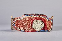 藏品(紅底縫白拼布童帽)的圖片