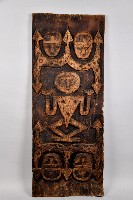 藏品(浮雕人像人面及百步蛇紋木板)的圖片