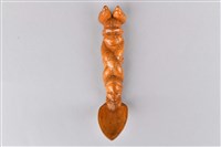 藏品(雕刻雙人面百步蛇木製匙)的圖片