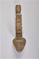 藏品(鏤雕人像木製匙)的圖片