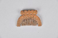 藏品(人面木製梳)的圖片