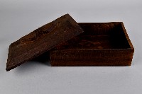 藏品(浮雕方形雙頭百步蛇木箱)的圖片