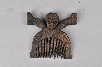 藏品(浮雕人形木製梳)的圖片