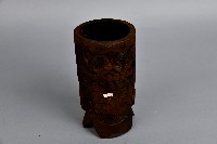 藏品(浮雕人面百步蛇紋木製杯)的圖片
