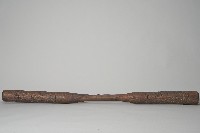 藏品(浮雕人面百步蛇紋木杵)的圖片