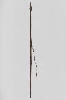 藏品(浮雕幾何人面紋長槍)的圖片