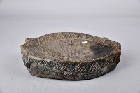 藏品(百步蛇紋木製祭台)的圖片