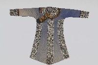 藏品(藍底串珠刺繡女長衣)的圖片