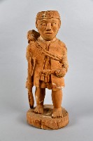 藏品(揹山豬持槍獵人木製人偶)的圖片