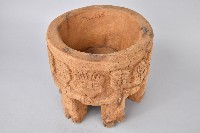 藏品(浮雕人像及人面木盆)的圖片