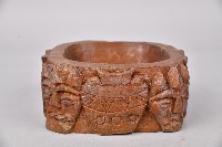 藏品(浮雕人面陶壺木盆)的圖片