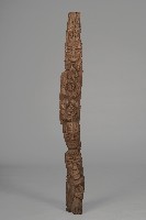 藏品(雕刻人面動物木柱)的圖片