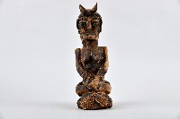 藏品(盤坐巫師木雕像)的圖片