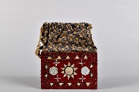 藏品(鑲嵌螺鈿太陽圖騰祈禱箱)的圖片