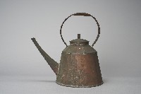 藏品(素面細長嘴銅合金製茶壺)的圖片