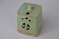 藏品(鏤空青釉油燈)的圖片
