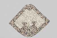 藏品(黑繡線繡花白肚兜)的圖片