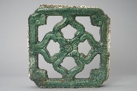 藏品(鏤空綠釉四瓣花瓷製花磚)的圖片