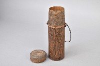 藏品(浮雕人像竹製水壺)的圖片