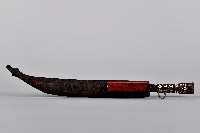 藏品(鏤雕鑲嵌金屬貝母佩刀)的圖片