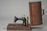 藏品(LEAD牌手搖式縫紉機)的圖片