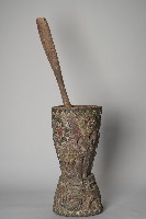 藏品(浮雕人像百步蛇木製杵臼組)的圖片