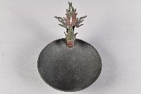 藏品(透雕金魚銅製油燈盤)的圖片