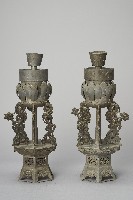 藏品(錫製盤龍蓮花六角燭台組)的圖片