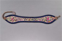 藏品(白底藍邊繡花鳥蝶抹額)的圖片