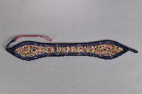 藏品(白底藍邊鳥蝶繡花抹額)的圖片