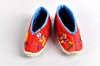 藏品(紅底花草刺繡童鞋)的圖片