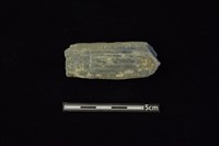 藏品(有槽石棒)的圖片