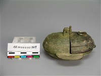 藏品(雙耳盒形銅燈)的圖片