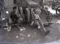 藏品(拖板車上休息的男子（1950至2006年臺灣常民生活）)的圖片
