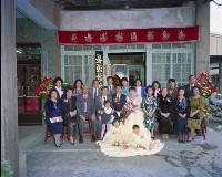 藏品(家有囍事 新人與家族合影（1950至2006年臺灣常民生活）)的圖片