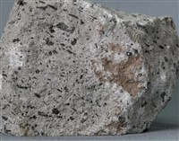 藏品(角閃石-紫蘇輝石安山岩)的圖片