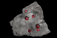 藏品(鐵鋁榴石)的圖片