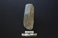 藏品(有槽石棒)的圖片