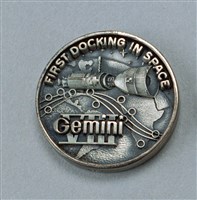 藏品(阿婆羅七, 八號飛行紀念章)的圖片