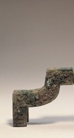 藏品(蟠螭紋曲尺形建築物銅嵌件)的圖片