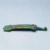 藏品(鎏金獸面直線紋螭龍帶鉤)的圖片