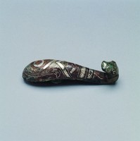 藏品(錯銀捲雲紋螭龍帶鉤)的圖片