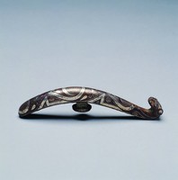 藏品(錯銀捲雲紋螭龍帶鉤)的圖片