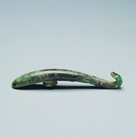 藏品(錯銀捲雲紋螭龍帶鉤)的圖片